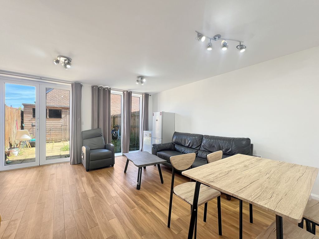 Property photo 3 of 13 839c55d02Bee9Cec46Bfd0417249Ebe4A57B0c6c