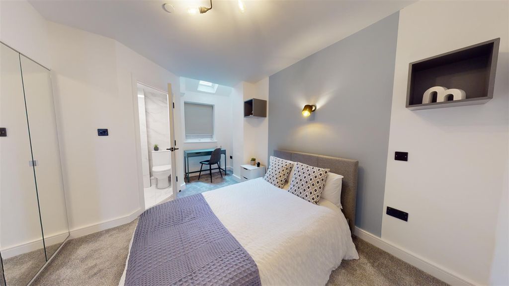 Property photo 2 of 26 7-Llantwit-Street-07312023_130953.Jpg