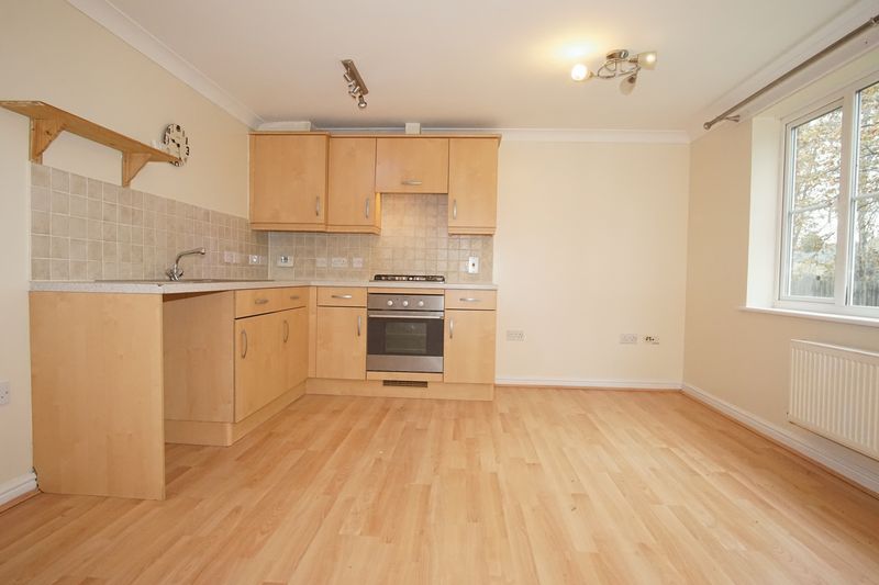 Property photo 2 of 9 Lounge / Kitchen