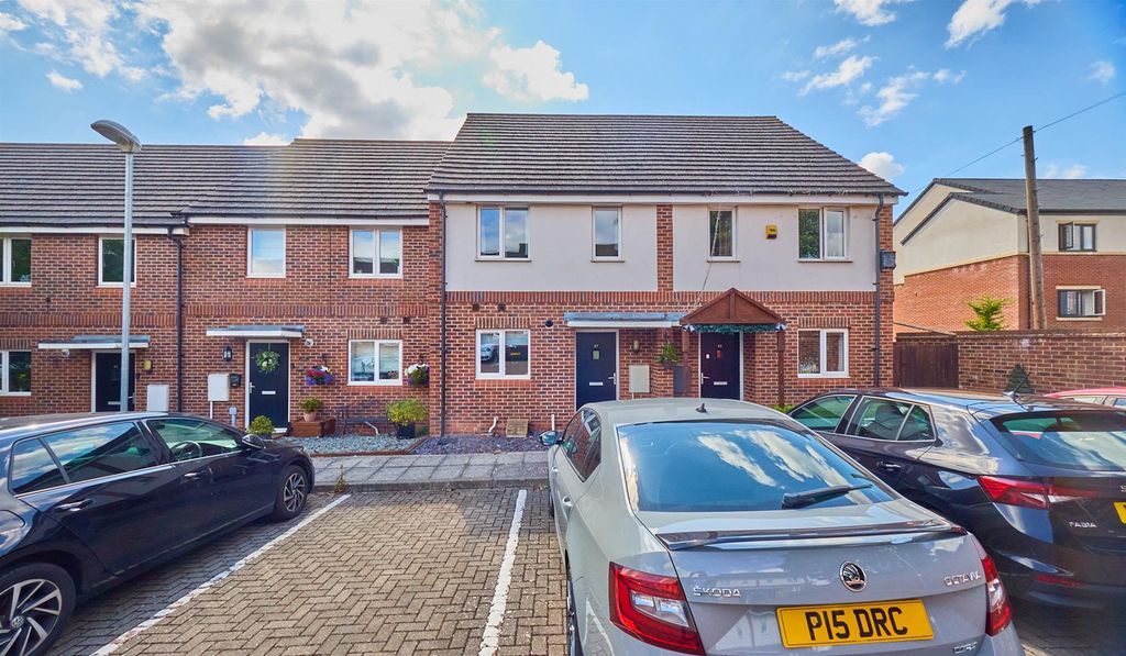 Property photo 1 of 10 Willowbank Rd 9.Jpg