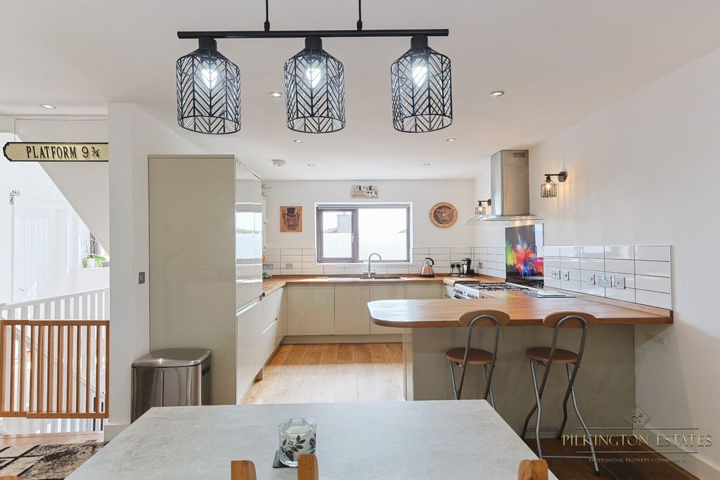 Property photo 2 of 20 4282493