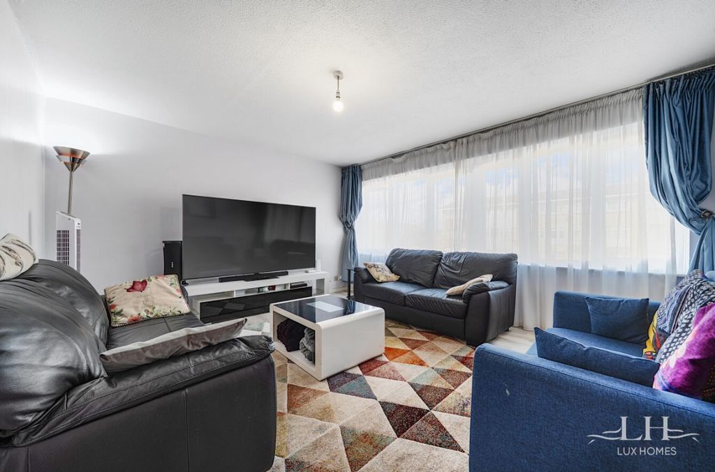 Property photo 3 of 24