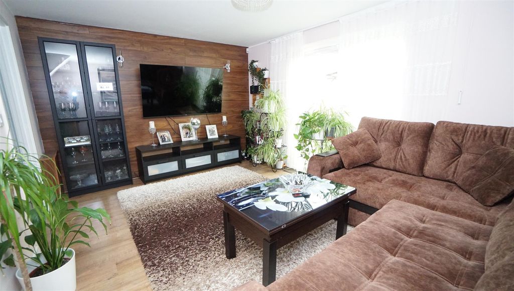 Property photo 2 of 17 Dsc03501.Jpg