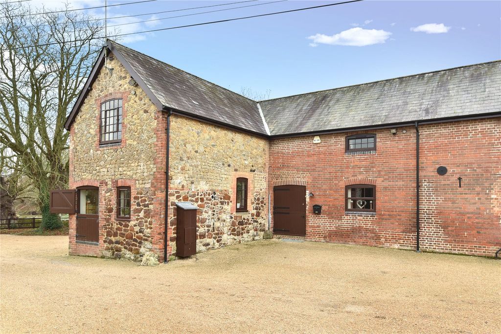 Property photo 1 of 8 Exterior