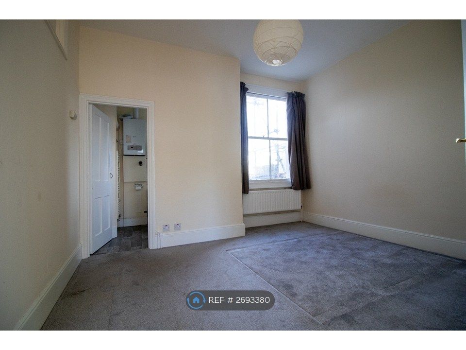 Property photo 2 of 5 Bedroom