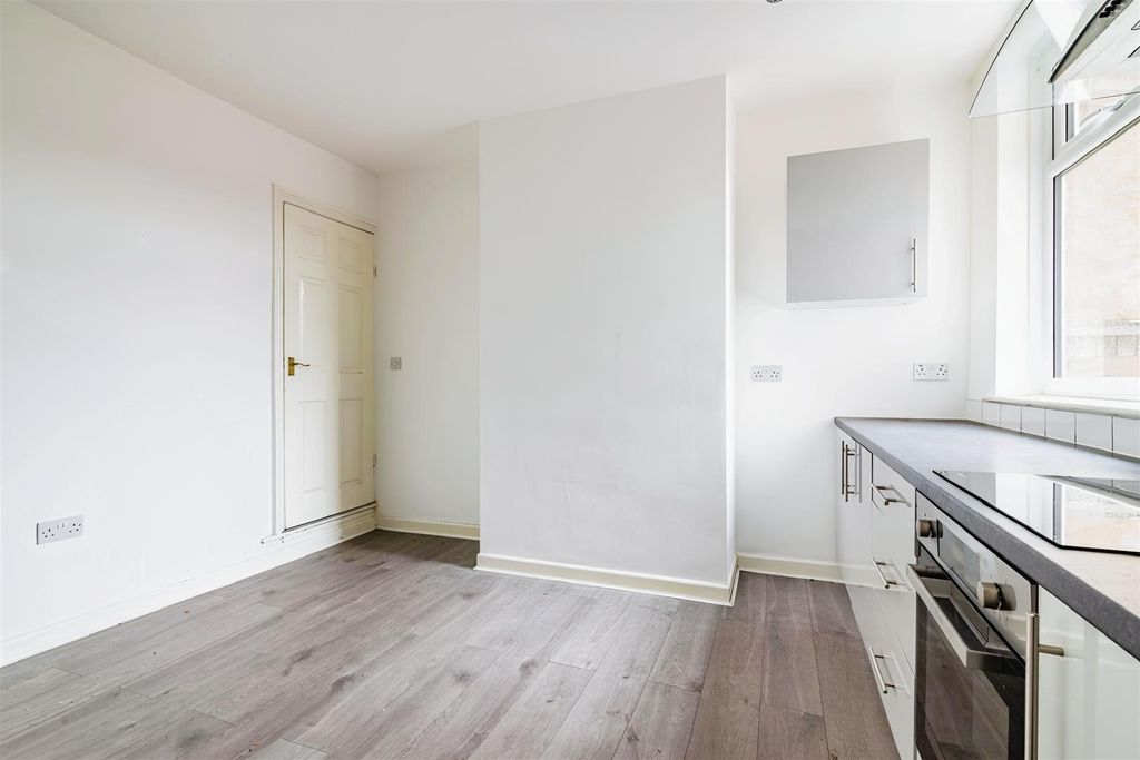 Property photo 3 of 10 8.Jpeg