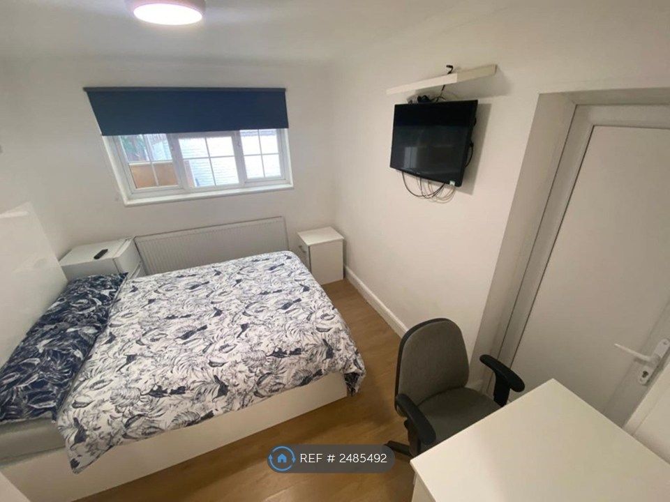 Property photo 2 of 24 Ensuite Double Room