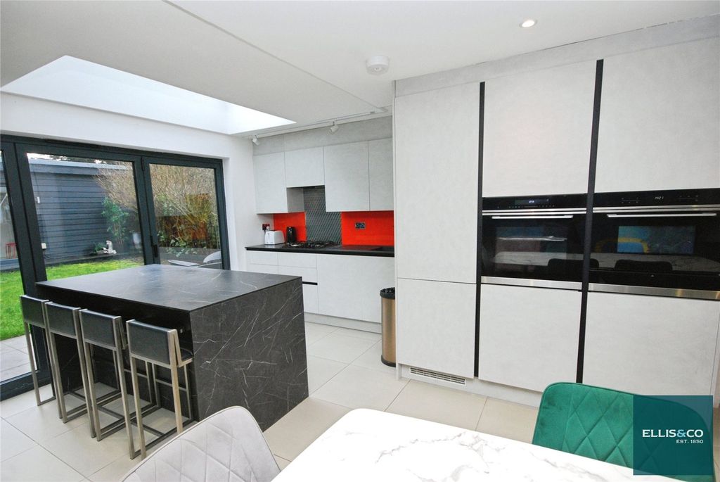 Property photo 2 of 12 Picture No. 08