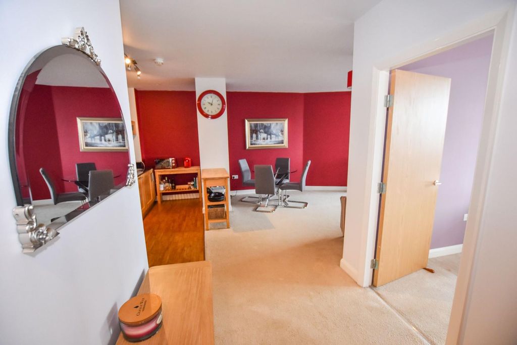Property photo 2 of 17 9