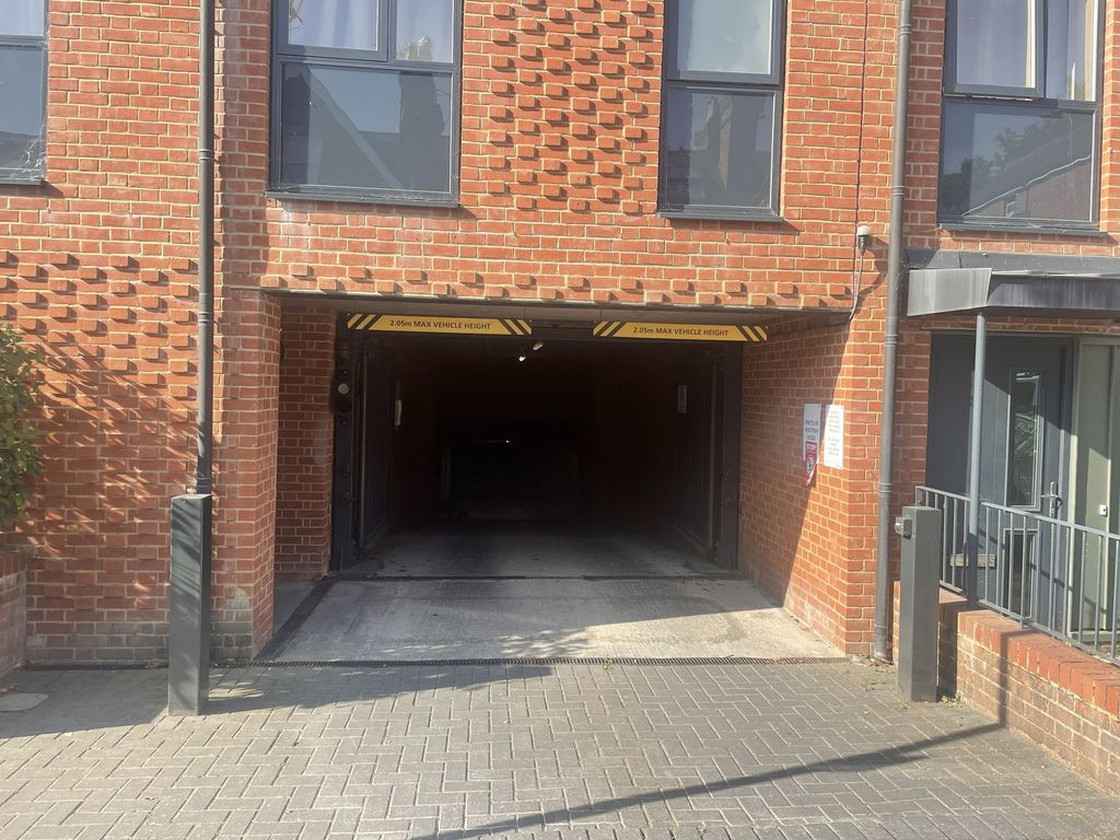 Property photo 1 of 2