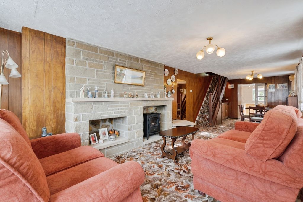 Property photo 2 of 17 Photo