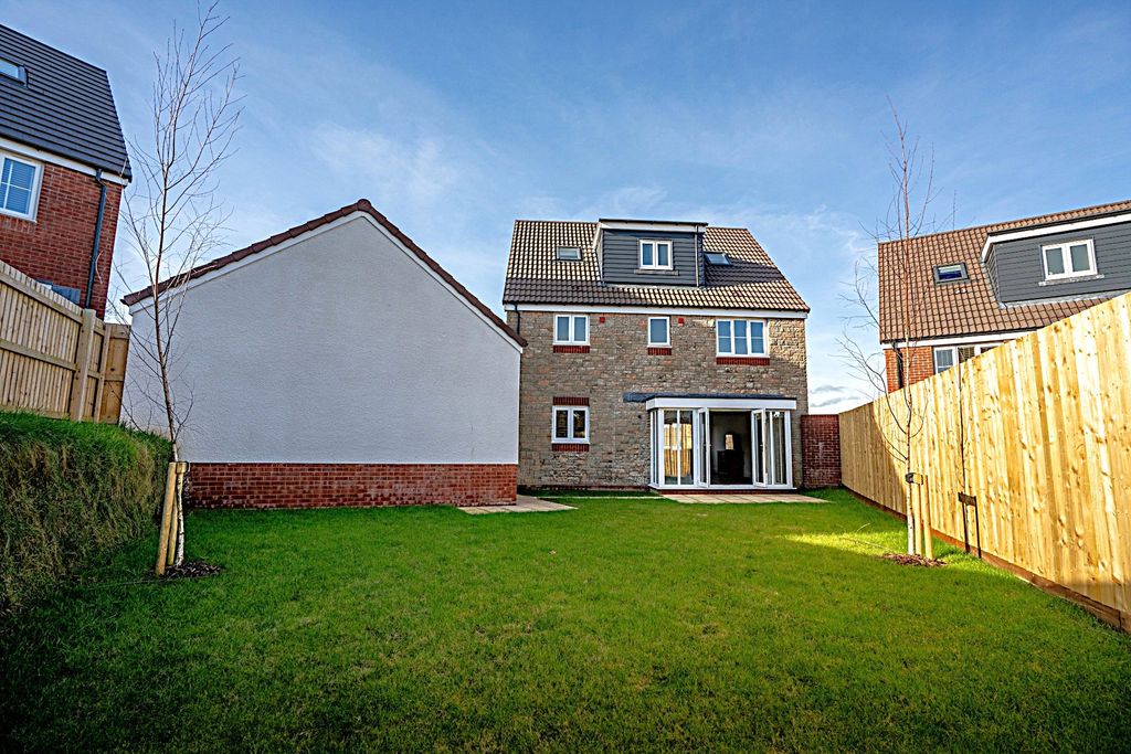 Property photo 3 of 16 Picture No. 20