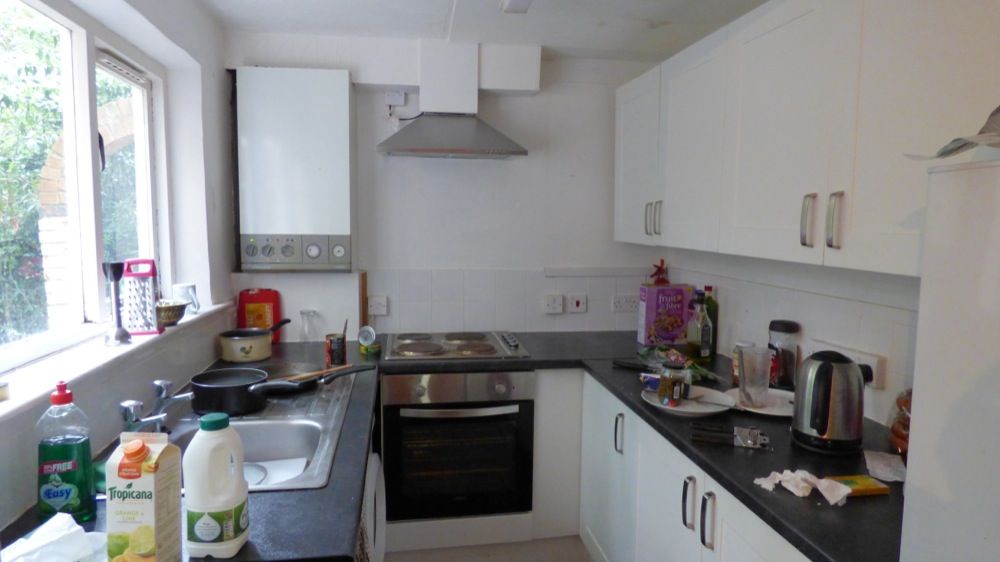 Property photo 2 of 9 Kitchen