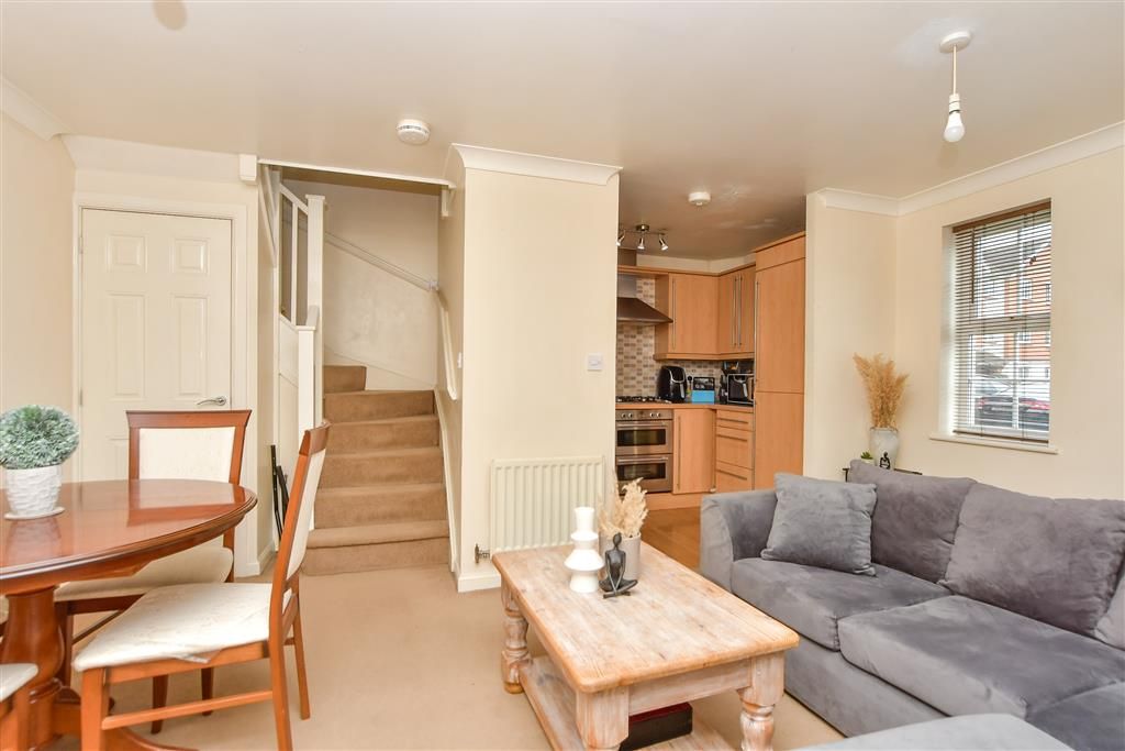 Property photo 2 of 7 Lounge/ Dining Area