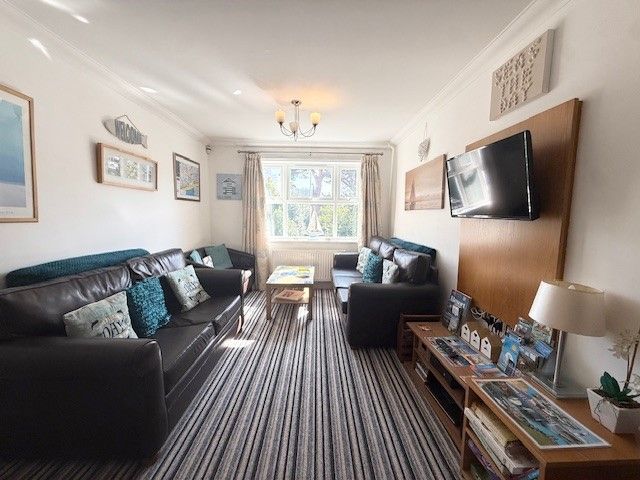Property photo 3 of 15 Lounge