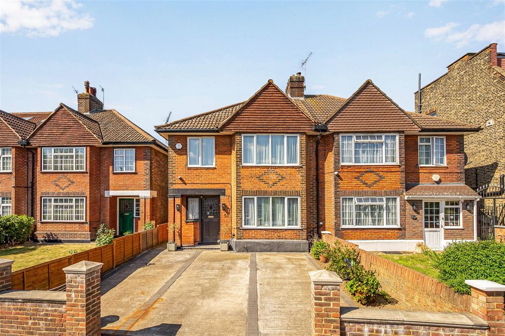 Property photo 1 of 15 51 Lynton Road-1.Jpg