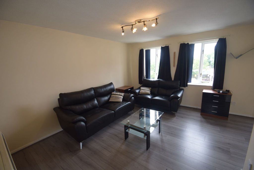 Property photo 3 of 12 Lounge