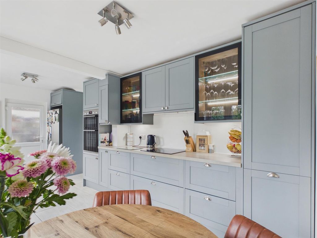 Property photo 3 of 27 Cam03972G0-Pr0256-Still030.Jpg