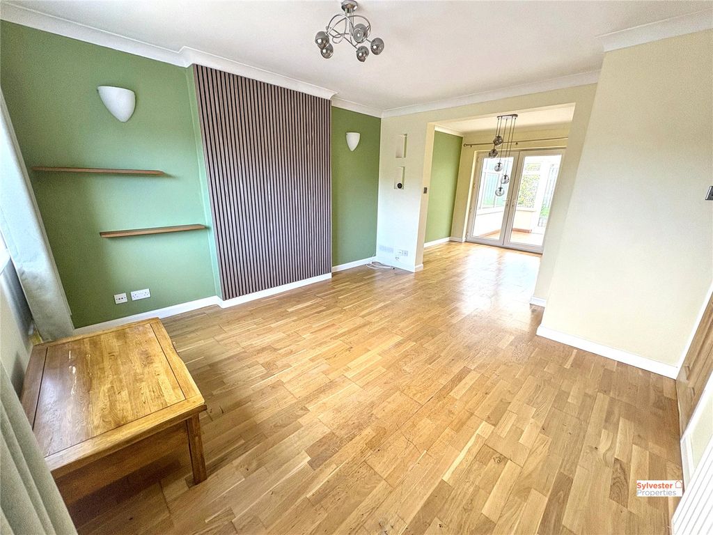 Property photo 3 of 28 Picture No. 02
