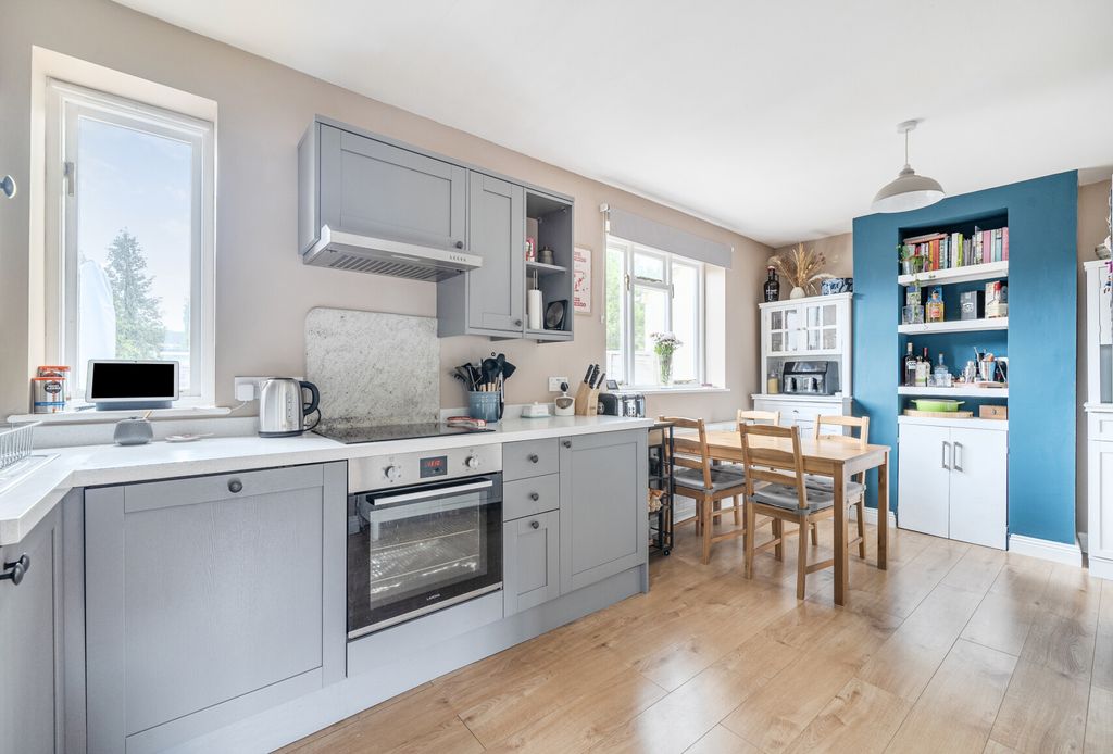 Property photo 3 of 12 1353619-9-68c1Be0...