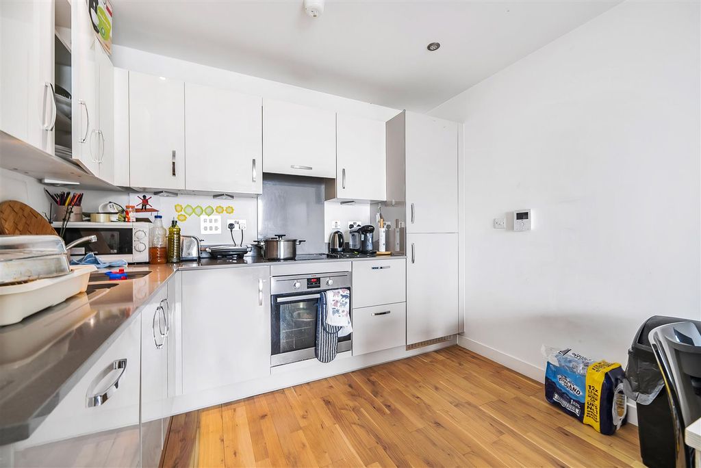 Property photo 2 of 10 Kitchen