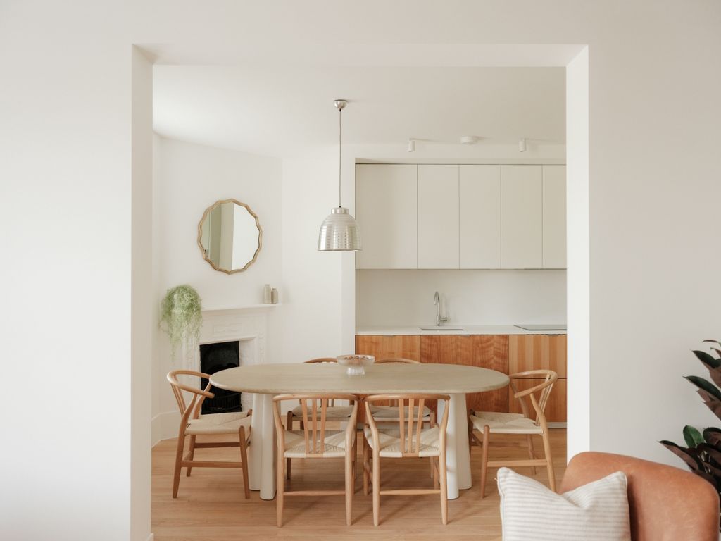 Property photo 3 of 13 Connaught Mansions_F