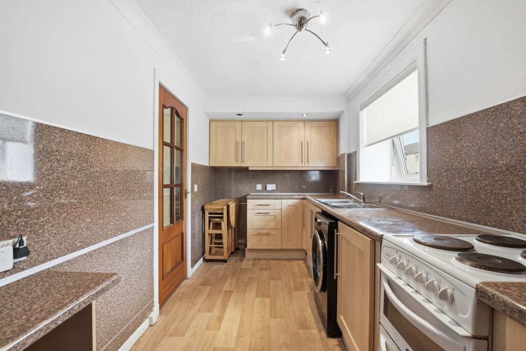Property photo 3 of 25