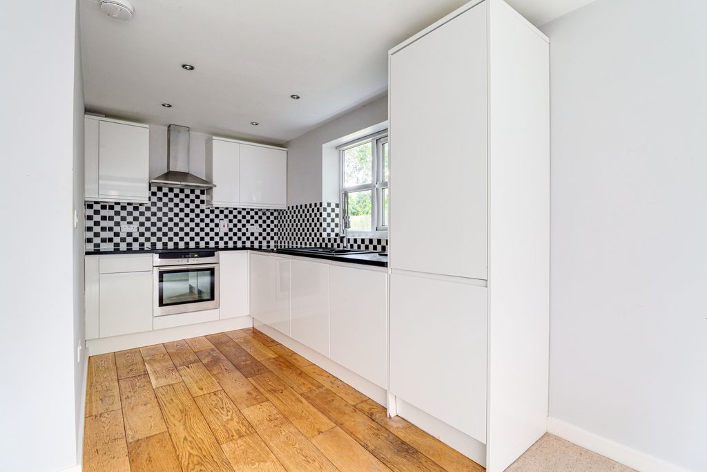 Property photo 3 of 9 Kitchen