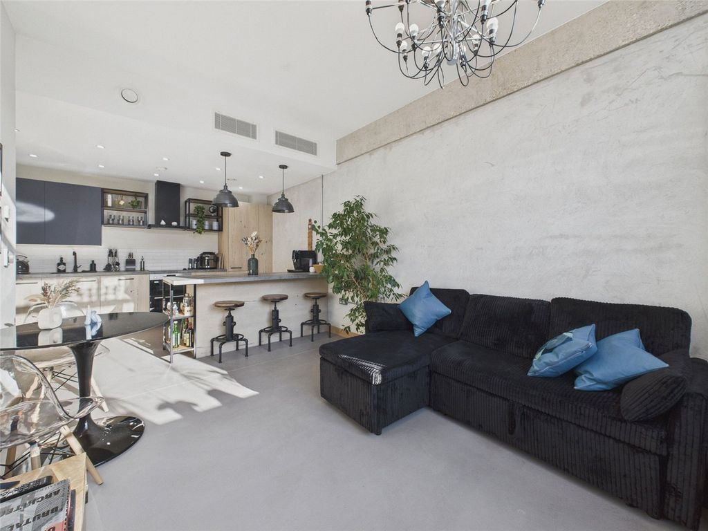 Property photo 2 of 18 Picture No. 05