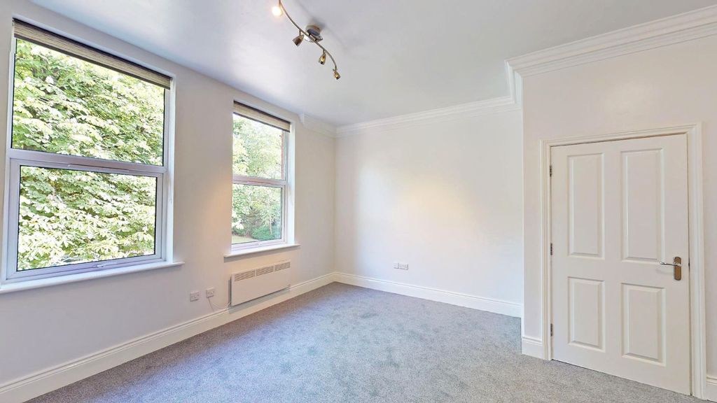 Property photo 2 of 8 Lounge