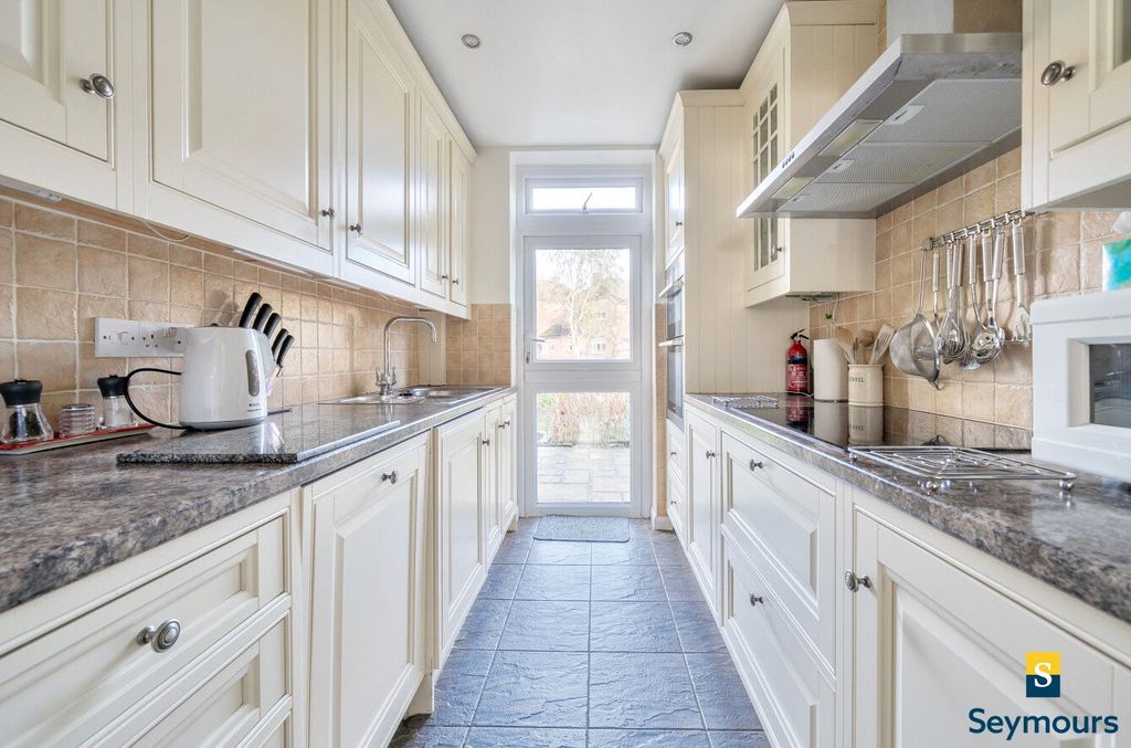 Property photo 3 of 22 Kitchen