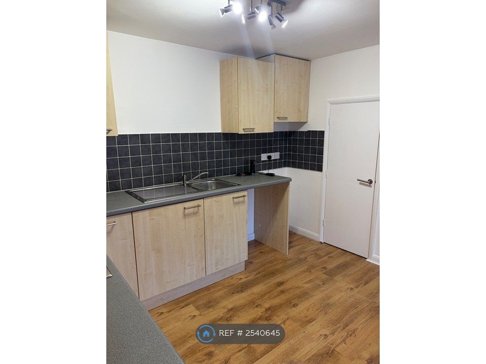 Property photo 3 of 9 Kitchen