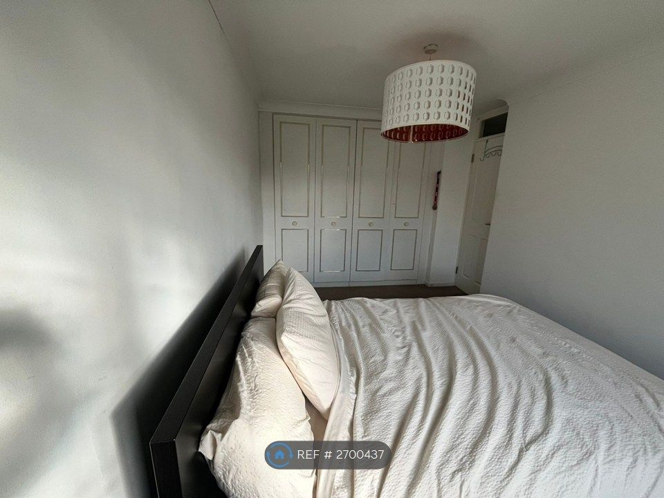 Property photo 3 of 8 Room