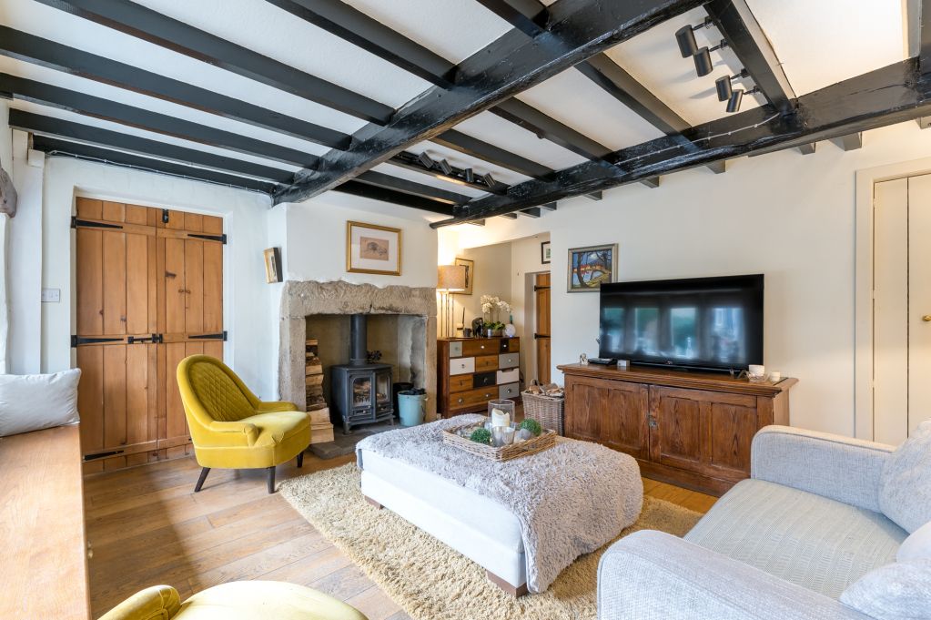 Property photo 2 of 43 Lounge