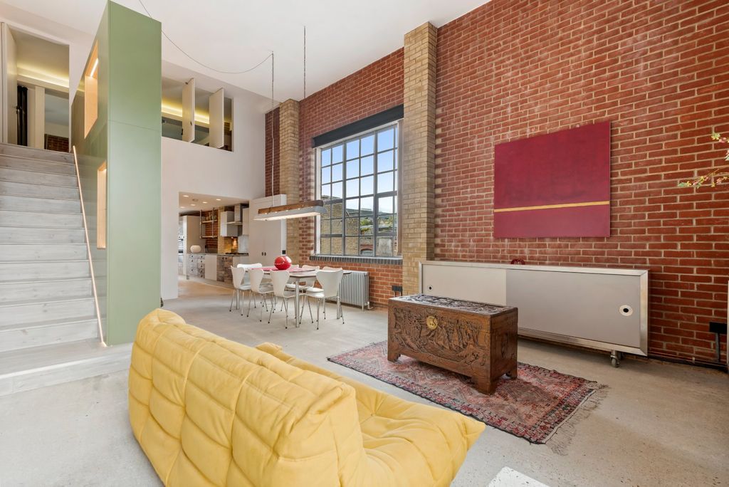 Property photo 3 of 24