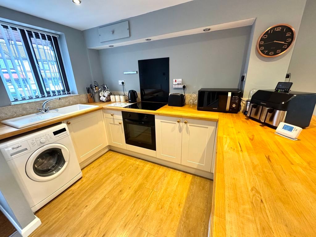 Property photo 3 of 9 Photo 8