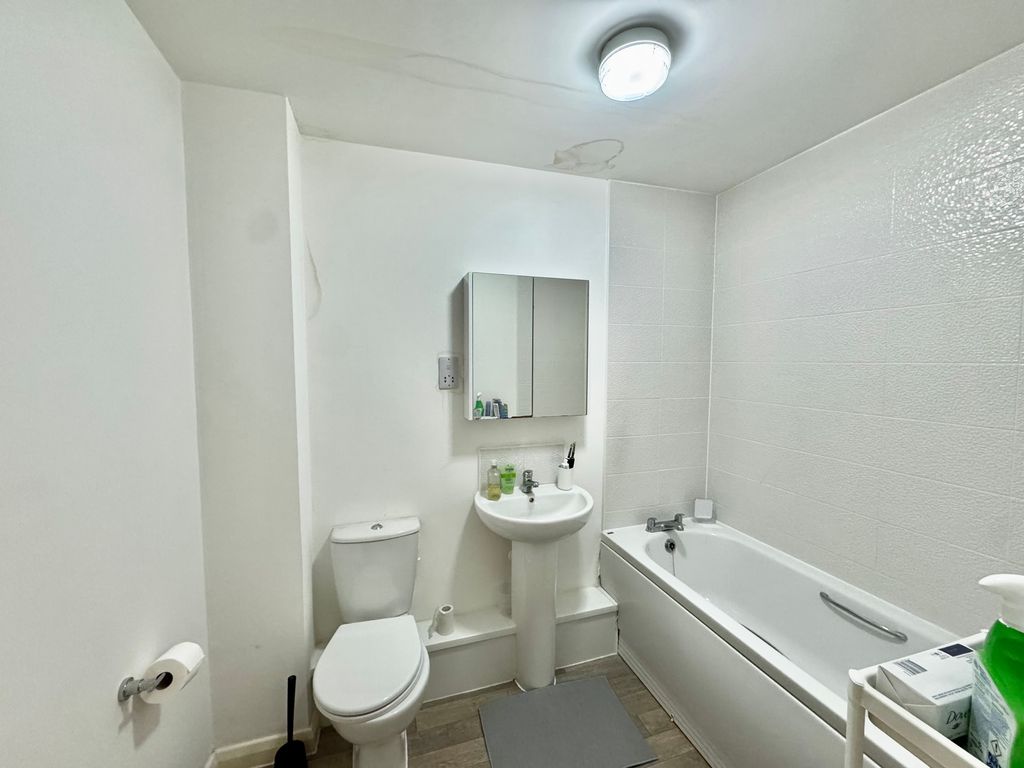 Property photo 3 of 6 Bathroom