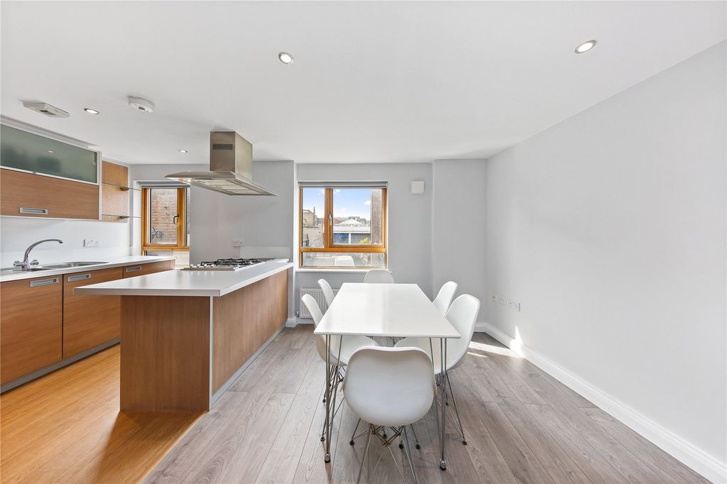 Property photo 2 of 17 Picture No. 13