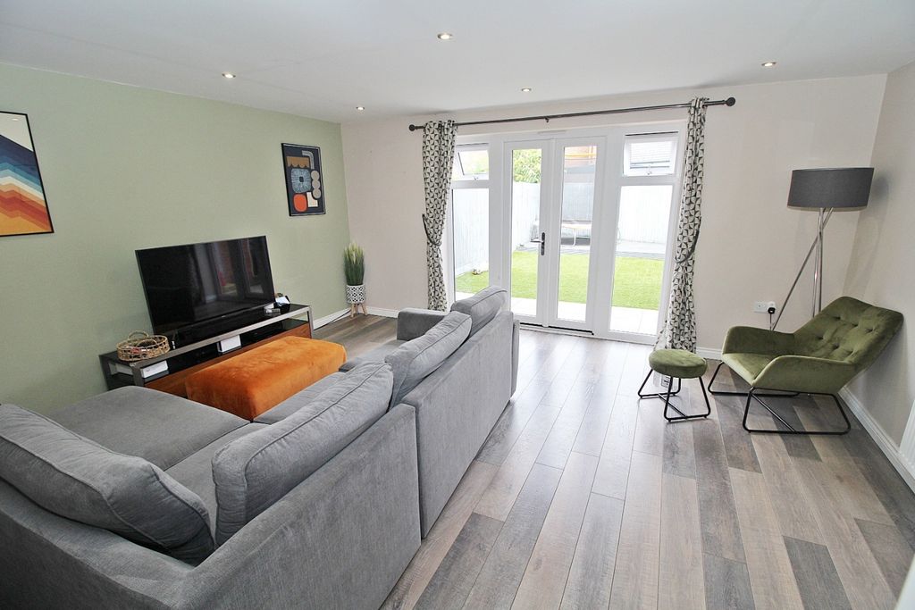 Property photo 2 of 14 5324694