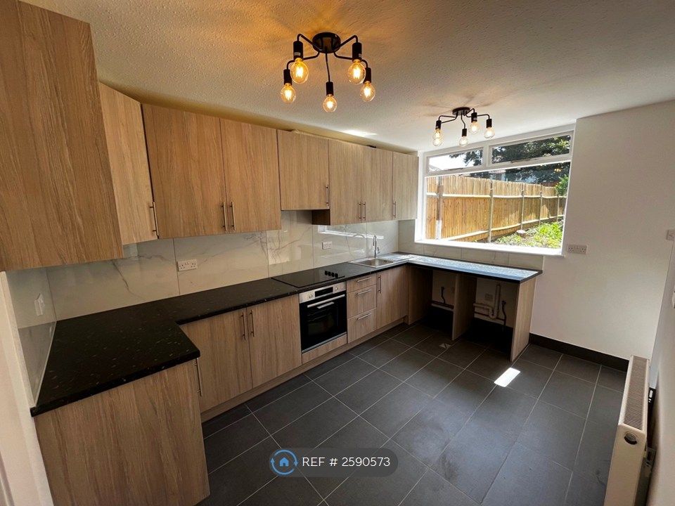 Property photo 2 of 25