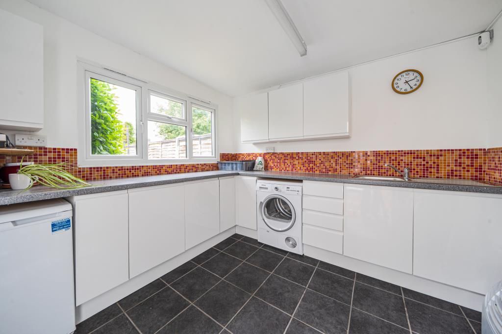 Property photo 3 of 17 Kitchen