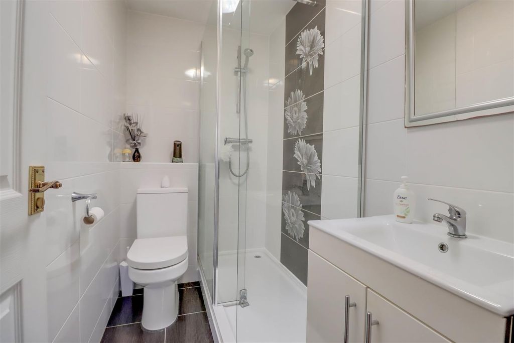 Property photo 3 of 14 34 Elizabeth Drive-5.Jpg