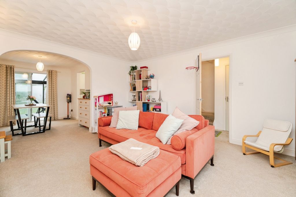 Property photo 2 of 20 Pbox-Img.Jpg