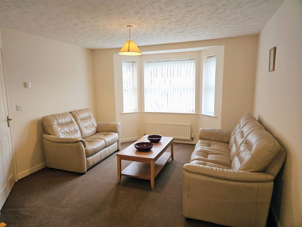 Property photo 3 of 7 Lounge.Jpg