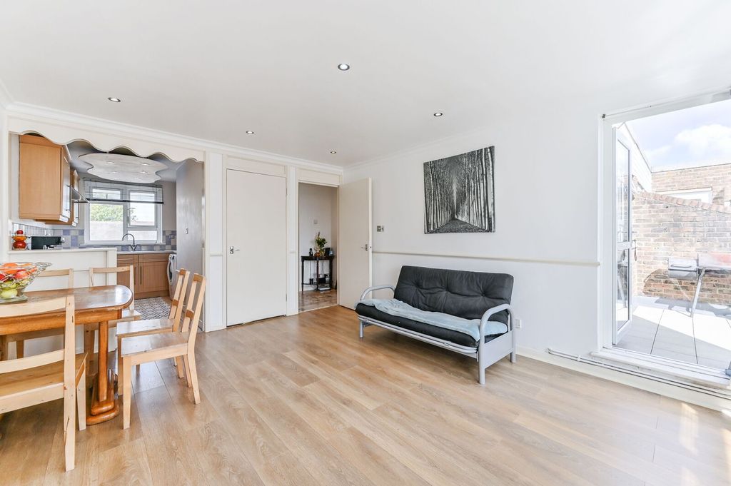 Property photo 2 of 8