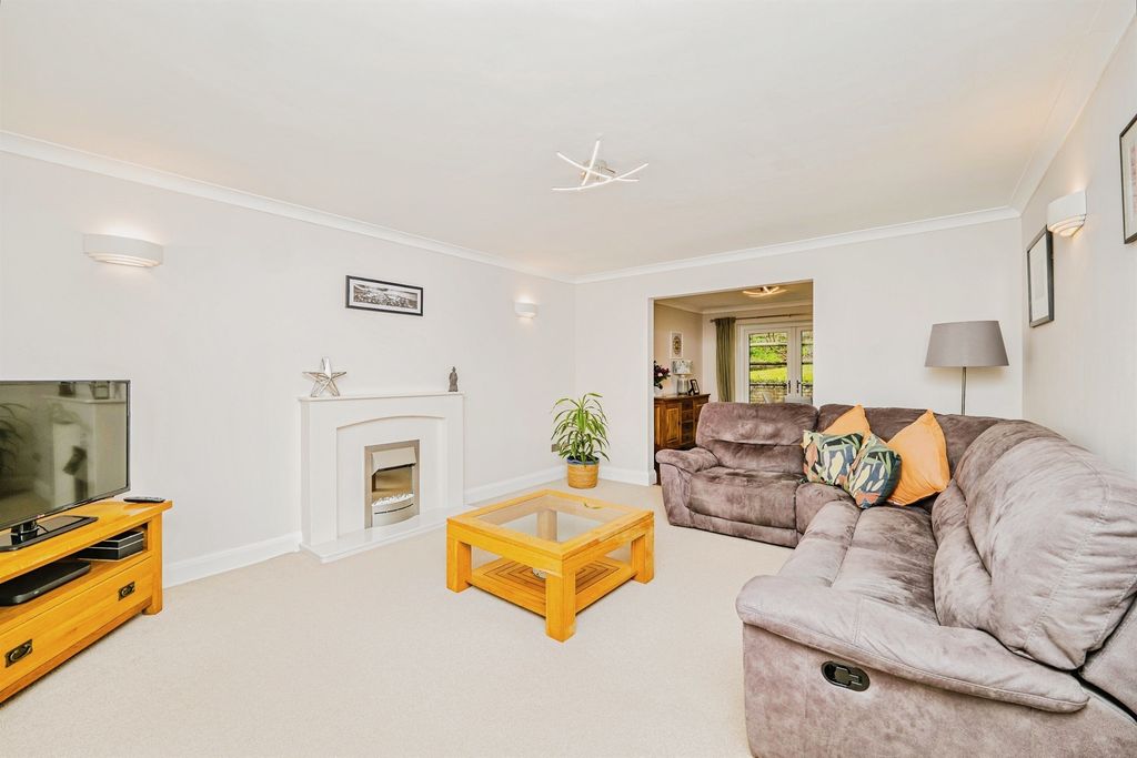 Property photo 2 of 34