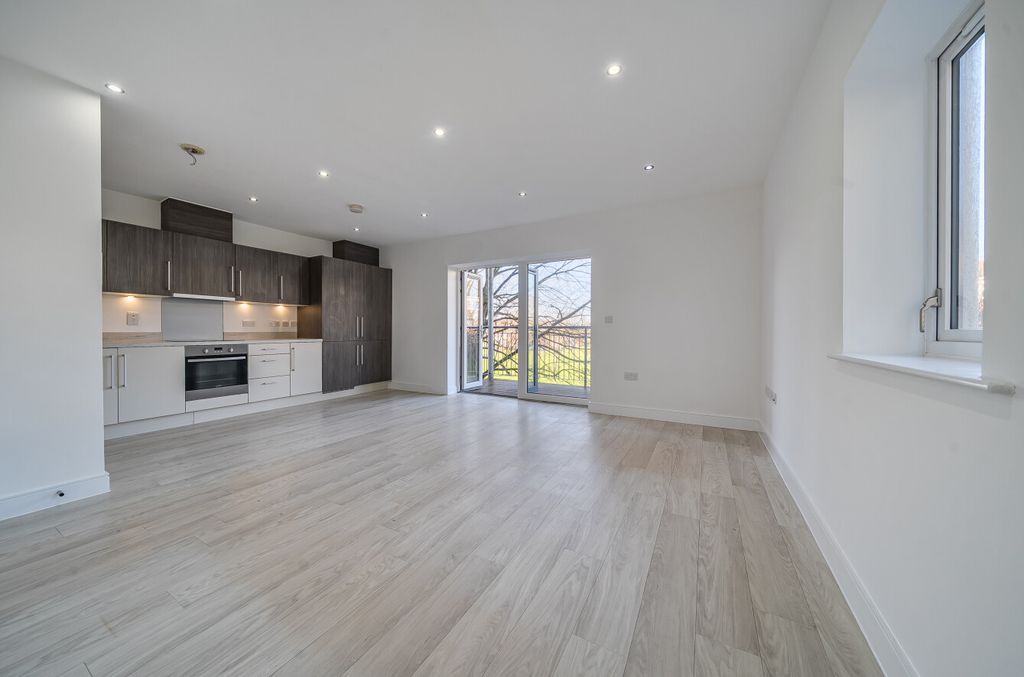 Property photo 2 of 14 Lounge4