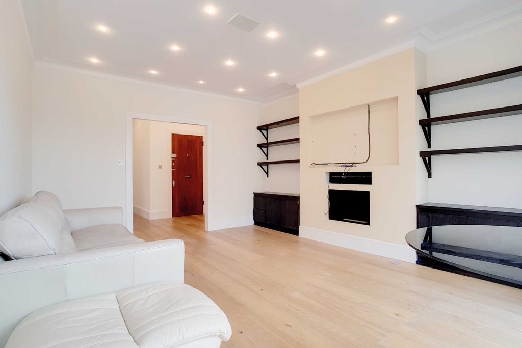 Property photo 2 of 10 Photo