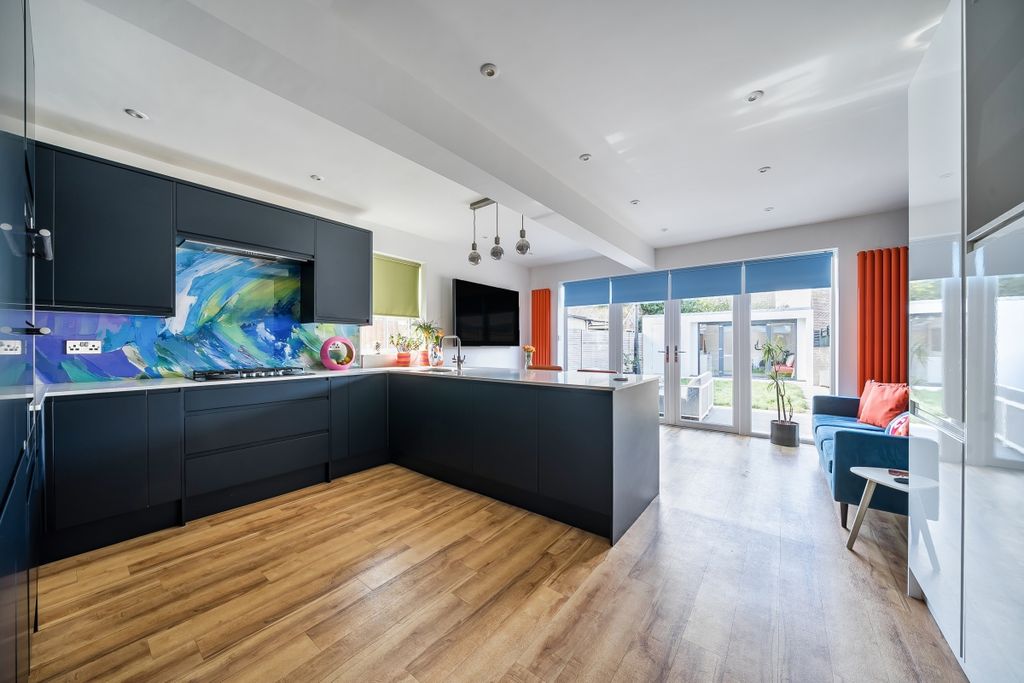 Property photo 3 of 11