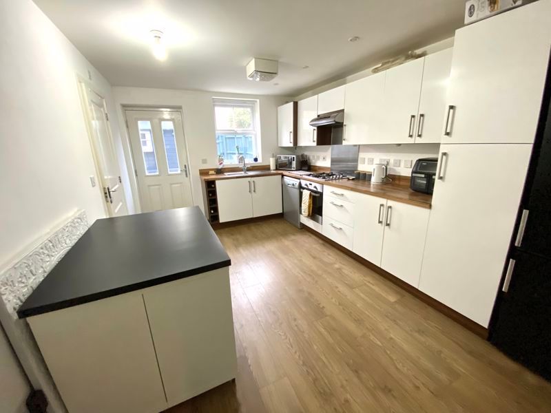 Property photo 2 of 12 Photo 3